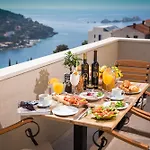 Luxury Apartment Edi